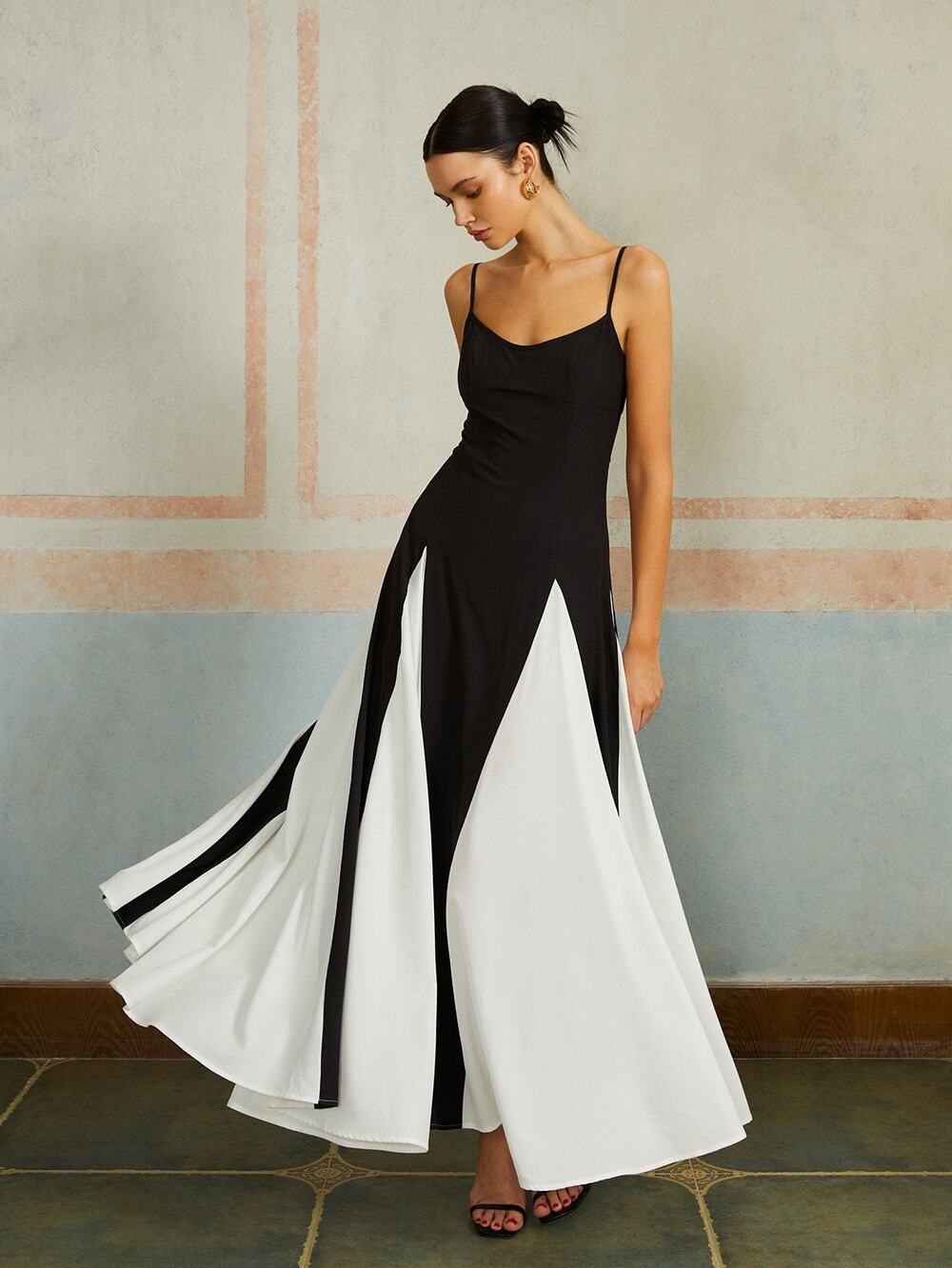 Commense Color Block Spaghetti Strap Minimalist Flowy Black White Long Dress S